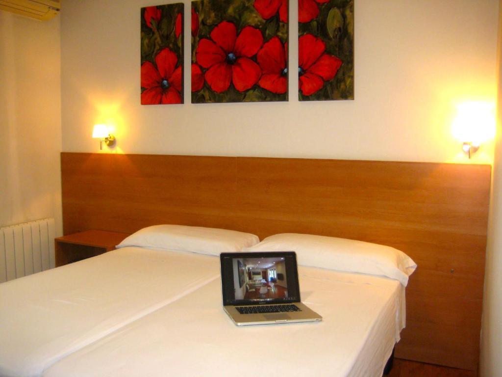 Hostal Madrazo Barcelona Exterior photo